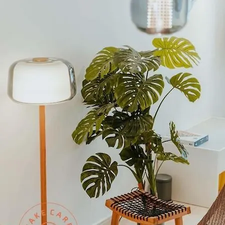 Сasa de vacaciones Spacious With Lovely Garden - Tcm