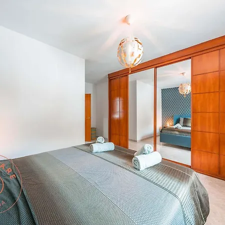 Дом отдыха Spacious With Lovely Garden - Tcm *